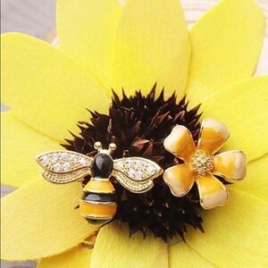Honeybee and Flower Blossom Mismatch Earrings